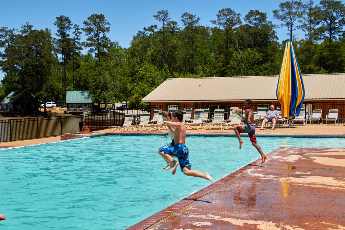 #1 RV Park Campground Resort in MS - Jellystone Park Pelahatchie MS - Yogi Bear’s fun, family-friendly RV park campground resort near Jackson MS - Full-hookup RV sites, campsites, cabins, waterpark.